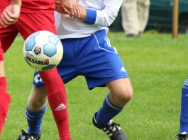 Perchè i calciatori hanno le gambe storte? calciatori gambe