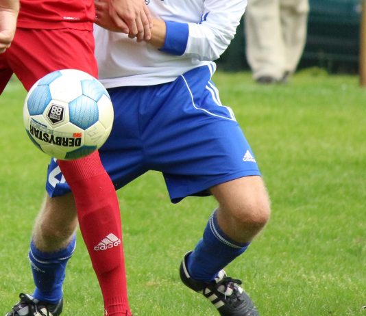 Perchè i calciatori hanno le gambe storte? calciatori gambe